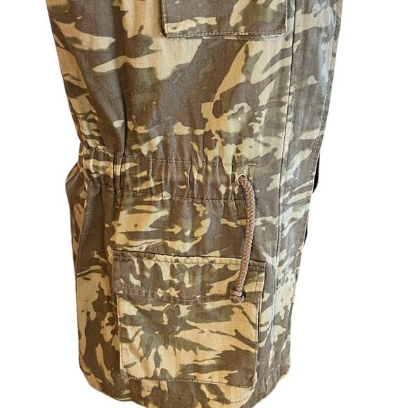 Decree women’s  M camo vest with jewels on collar, NWT - Picture 6 of 12